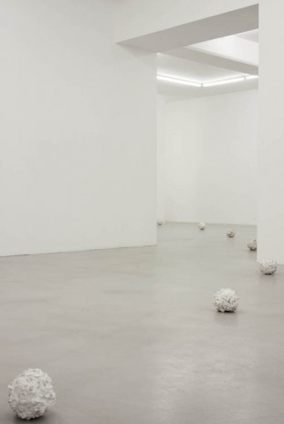 Eva Löfdahl , Pearls of Circulation, 2012, Galerie Nordenhake