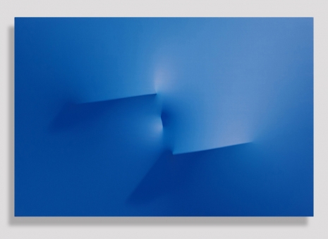 Agostino Bonalumi , Blu, 2011 , Cardi Gallery