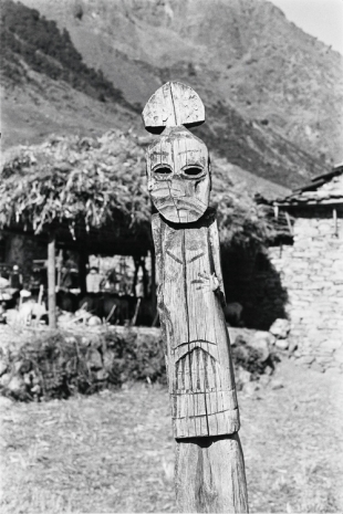Michael Oppitz, Village guardian carved in wood, 1982 , Galerie Buchholz