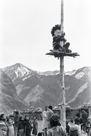 Michael Oppitz, Final initiation act in solitude: blindfolded on elevated platform, 1978 , Galerie Buchholz