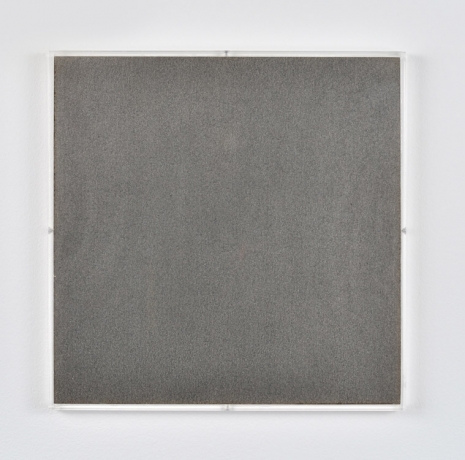 Giovanni Anselmo , Particolare de lato in alto della prima I di infinito, 1979, Marian Goodman Gallery
