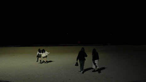 Alain Guiraudie, 2 femmes 2 fillettes plage Busan, 2022 , Galerie Buchholz