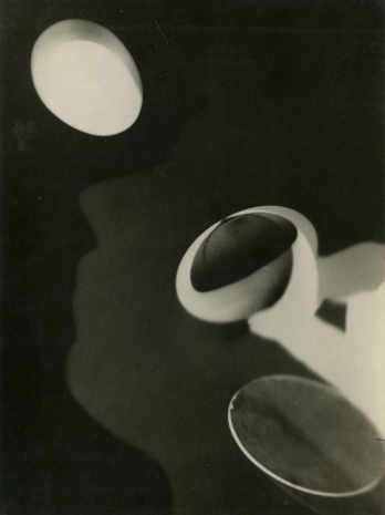 Man Ray , Rayograph (de la série avec Kiki), 1922 , Howard Greenberg Gallery