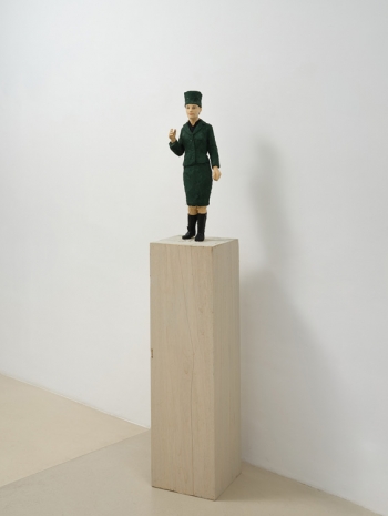 Stephan Balkenhol , Frau mit grünem Kostüm, 2023 , KETELEER GALLERY
