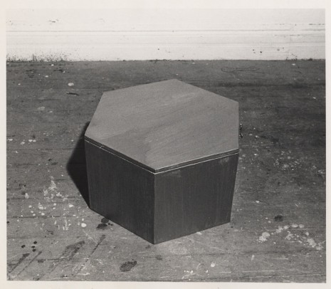 Kazuko Miyamoto, Hatbox (enclosed), 1975, Exile