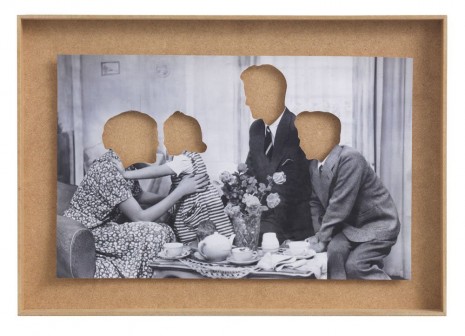 Hans-Peter Feldmann, Familie mit ausgeschnittenen Köpfen, 2013, Johnen Galerie