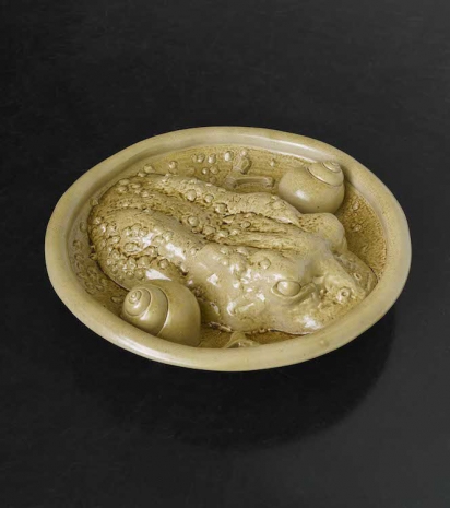 Daniel Dewar & Grégory Gicquel , Stoneware dish with toad, snails and taps, 2023, Loevenbruck