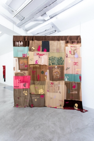 Marielle Chabal , QUEENS project, Curtain of reminiscences, 2024, Galerie Alberta Pane