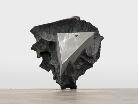 Giuseppe Penone, Geometria nelle mani - triangolo (piccolo), 2005, Marian Goodman Gallery
