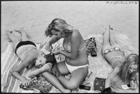 Ed Templeton, Sunbathing girls (braiding hair), HB, 2016 - 2024 , Tim Van Laere Gallery