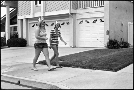 Ed Templeton, Girls, (with paper crowns) Suburbia, 2011 - 2024 s, Tim Van Laere Gallery