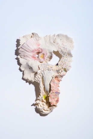 Julia Haumont , Sans titre (faïence et verre n°5), 2021, Praz-Delavallade