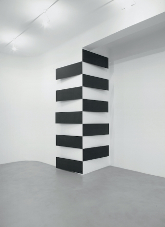 Lesley Foxcroft , Stacked (vertical corner), 2017 , A arte Invernizzi