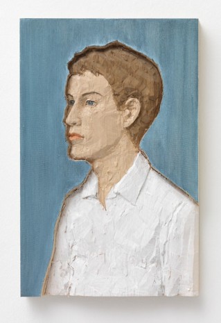Stephan Balkenhol, Kleines Männerrelief mit weißem Hemd vor blauem Hintergrund, 2013, Johnen Galerie