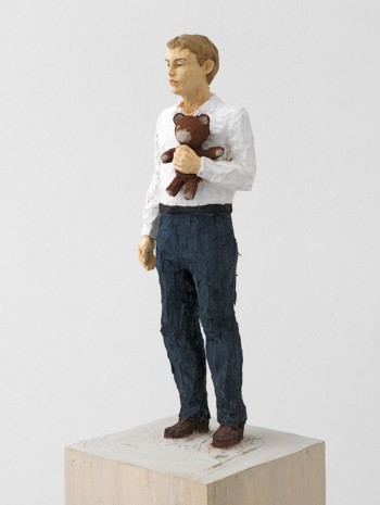 Stephan Balkenhol, Mann mit Teddy, 2013, Johnen Galerie
