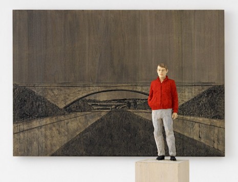 Stephan Balkenhol, Mann mit roter Jacke mit Brückenrelief, 2013, Johnen Galerie