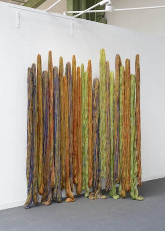 Sheila Hicks , If Only I Could Hide Here, 2024, galerie frank elbaz