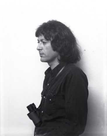 James Welling, Portrait of Jack Goldstein with binoculars, 1978, Galerie Buchholz