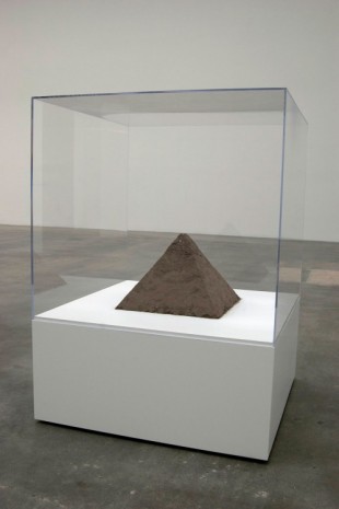 Matt Johnson, Pyramid of Dust, 2011, Blum & Poe