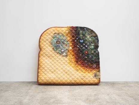 Kathleen Ryan, Sliced Bread (Golden Hour), 2025, Gagosian