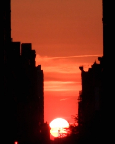 T.J. Wilcox , Manhattanhenge, 2020 , GAVLAK
