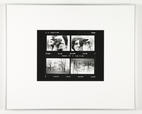 Timm Rautert, Selbst mit Kamera gedreht (um 0°, 180°), from the series Bildanalytische Photographie 1968–1974, 1972, Galerie Nordenhake