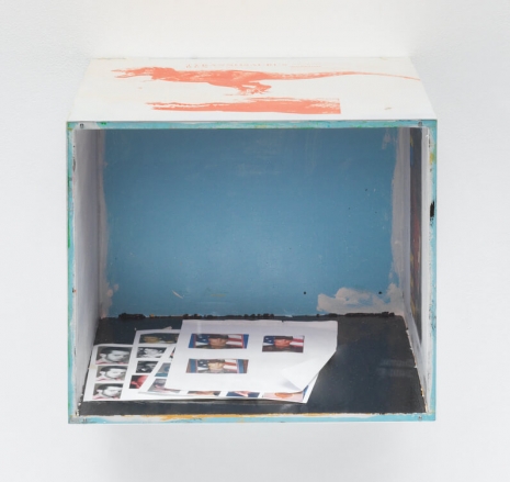 Henrik Olesen, Food chain incl. prehistoric animals: pyramids, tyrannosaurus rex, crocodile, 2025, Galerie Buchholz