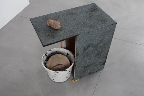 Joris Van de Moortel, Bucket with oil paint and bronze objects + rooftop,, 2013, Galerie Nathalie Obadia