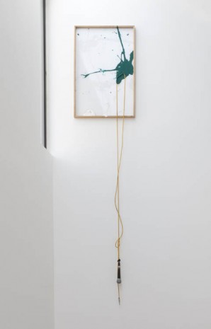 Joris Van de Moortel, Loose (mic on yellow cable and green paint drop), 2012, Galerie Nathalie Obadia