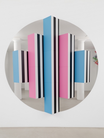 Daniel Buren, Une fois j’te vois, une fois non : Haut-relief - DBPF76, 2025, Mennour
