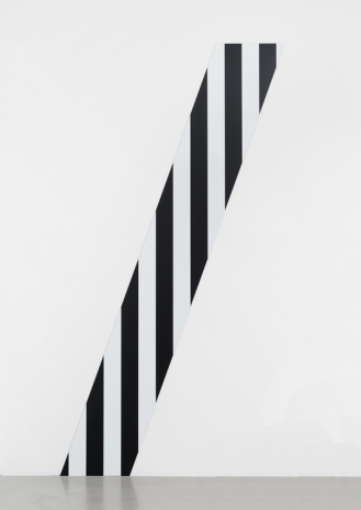 Daniel Buren, Oblique et vertical à la fois : Bas-relief situé - DBPF93, 2025, Mennour