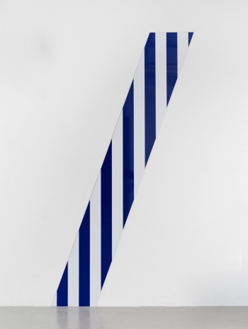 Daniel Buren, Oblique et vertical à la fois : Bas-relief situé - DBPF94, 2025, Mennour