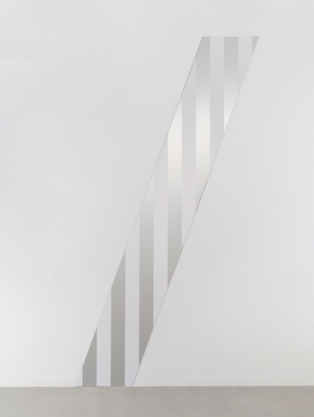 Daniel Buren, Oblique et vertical à la fois : Bas-relief situé - DBPF95, 2025, Mennour