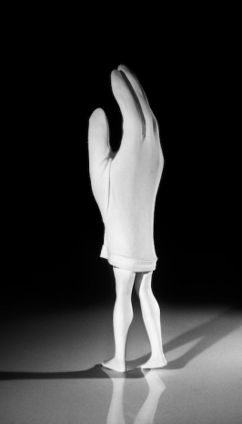 Laurie Simmons , Walking Glove, 1991, Sprüth Magers