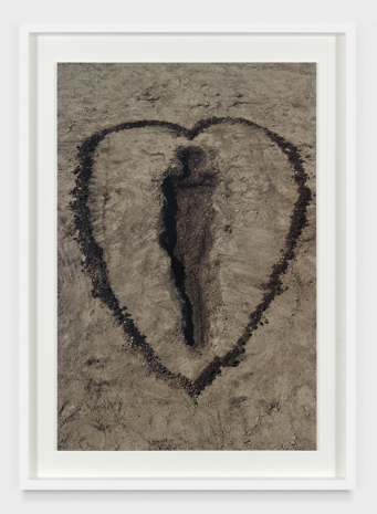 Ana Mendieta, Encantación a Olokún-Yemayá (Incantation to Olokun-Yemaya), 1977 , Marian Goodman Gallery