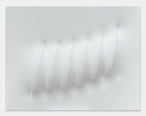 Agostino Bonalumi , Bianco, 1975 , Cardi Gallery