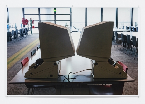 Wolfgang Tillmans, lecteurs de microfiches, 2022 , Regen Projects