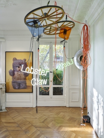 Jason Rhoades , Emmanuelle - Two-wheel wagon-wheel chandelier (Leslie, Lobster Claw ), 2004, NO NAME