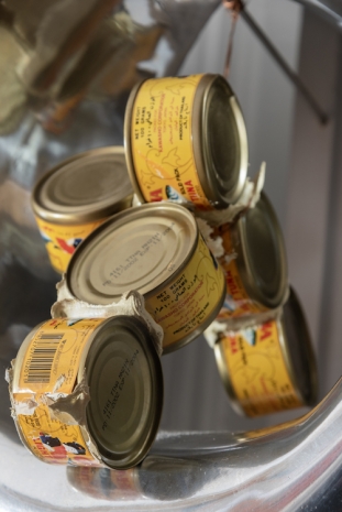 Jason Rhoades , Emmanuelle - Two-wheel wagon-wheel chandelier (Leslie, Lobster Claw ), 2004, NO NAME