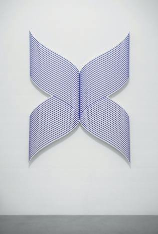 Philippe Decrauzat , X Wave blue-violet iridescent, 2023 , A arte Invernizzi