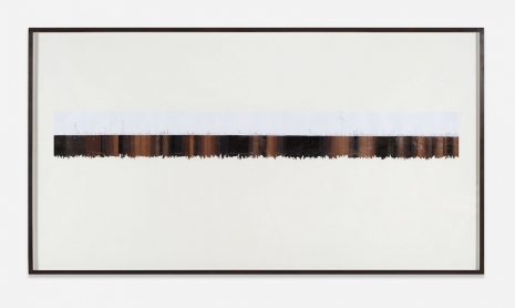 Gregor Hildebrandt, Gefranzter Bernstein Horizont, 2025 , Galerie Mezzanin