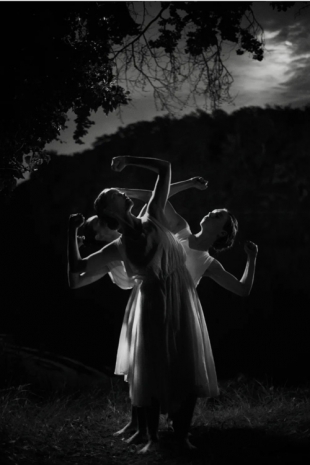 Yael Bartana , Zukunftsbewältigung #1 (Overcoming the Future), 2023 (film still), Galerie Peter Kilchmann