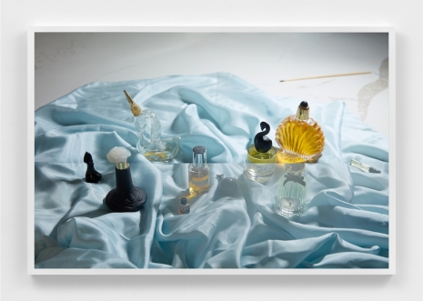 Roe Ethridge, Perfume Bottles c/o Marissa Zappas, 2025 , Mai 36 Galerie
