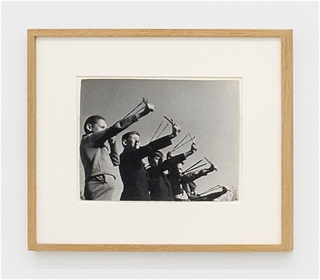 Anton Stankowski, Steinschleudern (5 Buben), 1934 , galerie frank elbaz