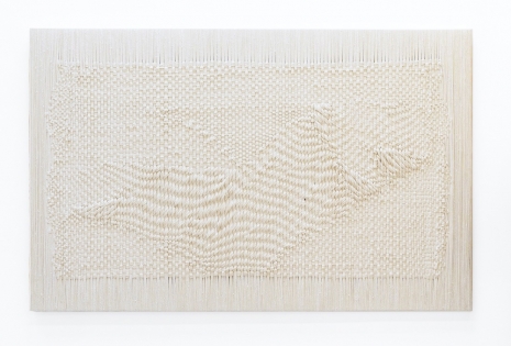 Sheila Hicks , Soaring Cloud / Nuage Volant, 2025 , galerie frank elbaz