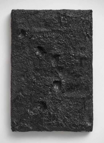 Angel Alonso , Petit noir avec empreinte de doigts, circa 1990   , Loevenbruck