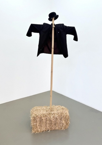 Gianni Motti, Gianni Motti Spauracchio (épouvantail), 2013 , Galerie Mezzanin