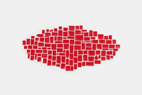 Abraham Cruzvillegas, Blind self portrait gloomy self portrait standing in the threshold of a Neapolitan palazzo drilling a portable turntable to find the way to make it stand alone on one its sides, while listening to ‘That kind of woman’, an early sixties’ song [...], 2025, Galerie Chantal Crousel