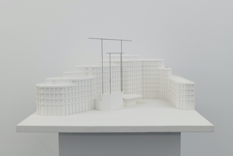 Isa Genzken, Reck (Exercise Bar), 1989, Galerie Buchholz