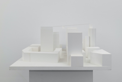 Isa Genzken, Wäscheleine für Frankfurt (Washing Line for Frankfurt), 1991, Galerie Buchholz